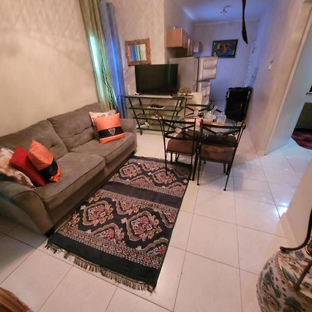 #1 Jacaranda Vacation Home Spanish Town Екстер'єр фото