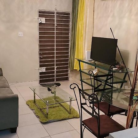#1 Jacaranda Vacation Home Spanish Town Екстер'єр фото