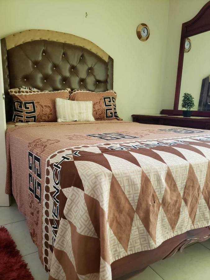 #1 Jacaranda Vacation Home Spanish Town Екстер'єр фото