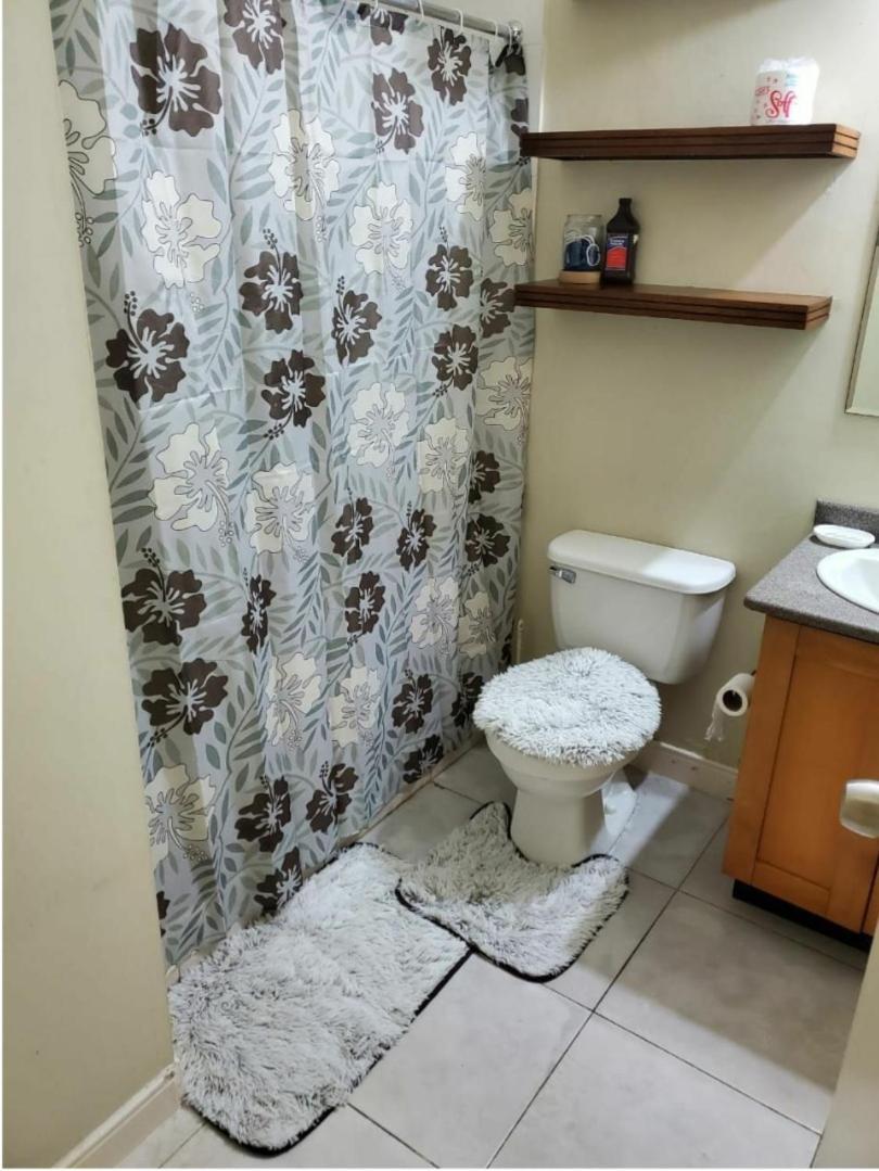 #1 Jacaranda Vacation Home Spanish Town Екстер'єр фото